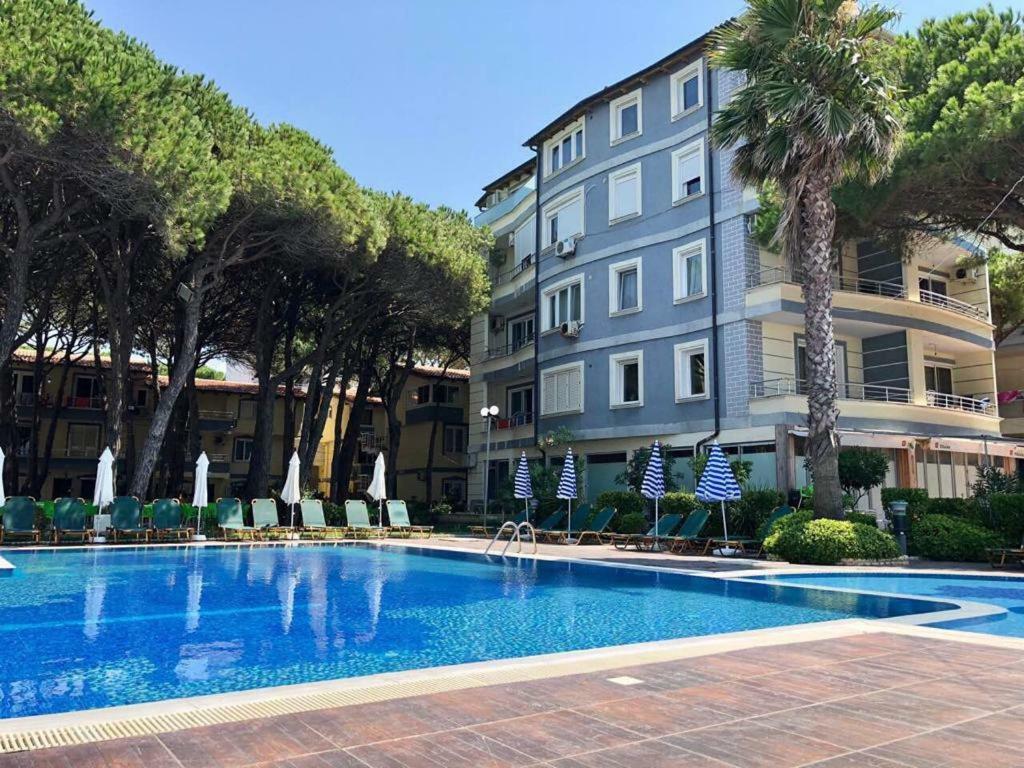 Mali I Robit Beachfront Apartment Golem  Εξωτερικό φωτογραφία