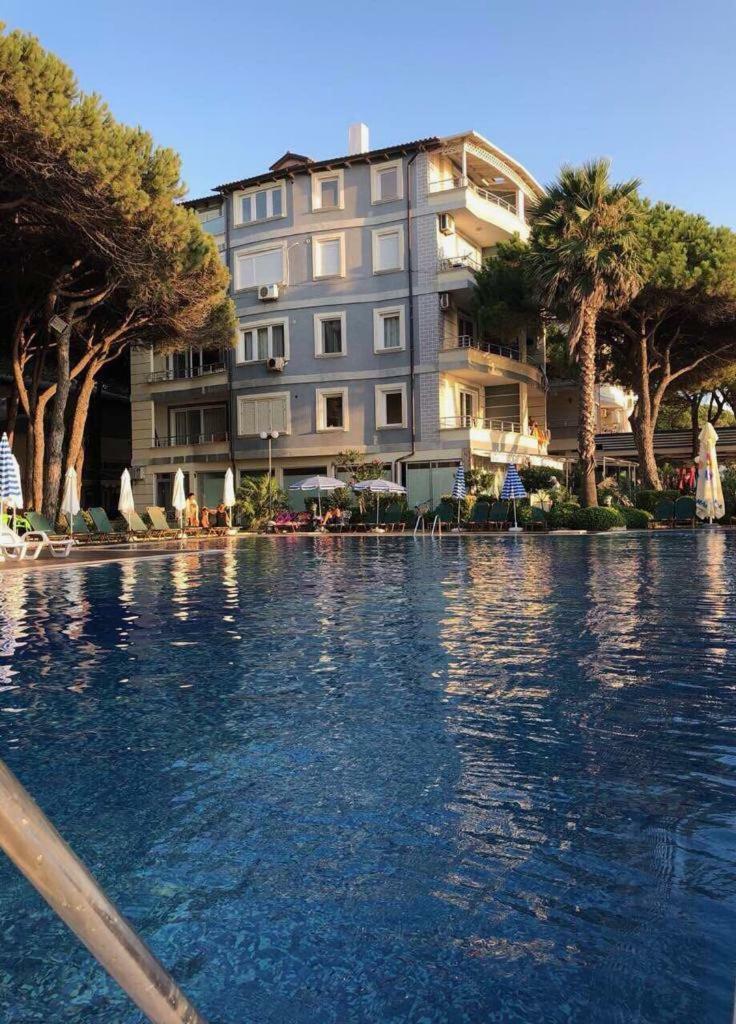 Mali I Robit Beachfront Apartment Golem  Εξωτερικό φωτογραφία