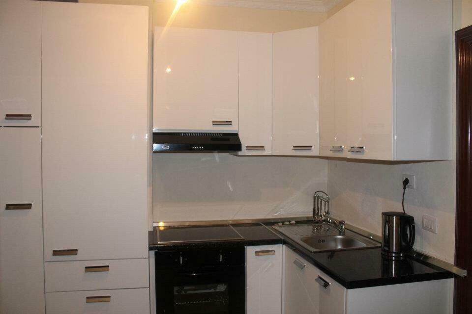 Mali I Robit Beachfront Apartment Golem  Εξωτερικό φωτογραφία