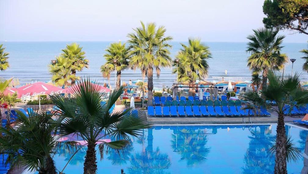 Mali I Robit Beachfront Apartment Golem  Εξωτερικό φωτογραφία