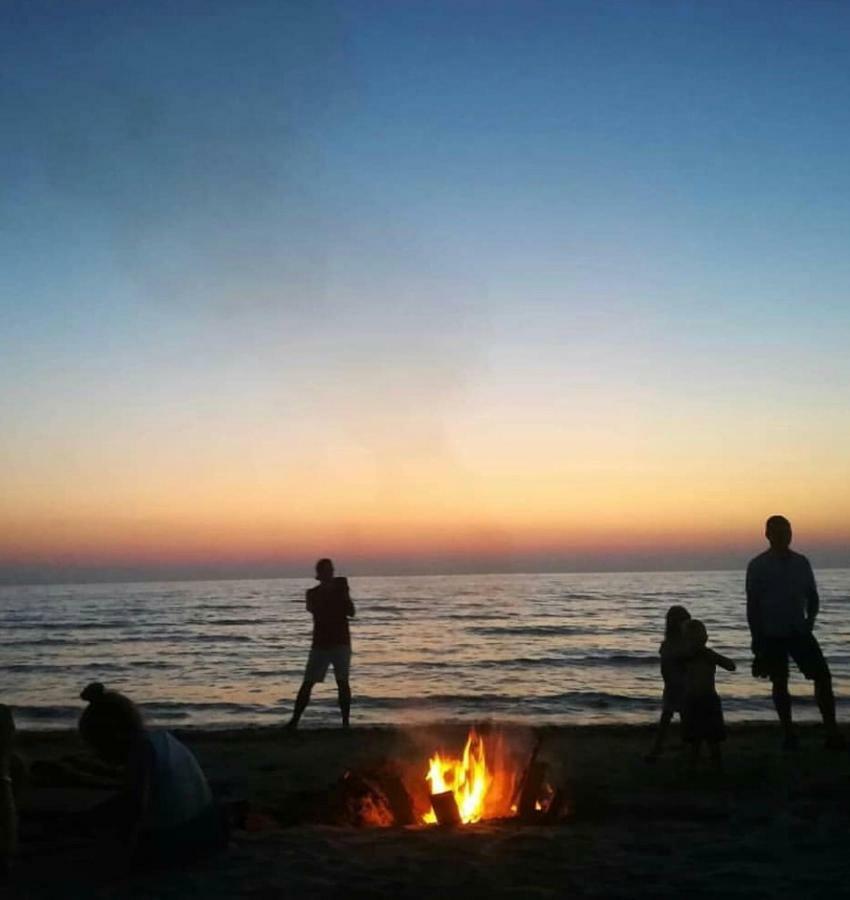 Mali I Robit Beachfront Apartment Golem  Εξωτερικό φωτογραφία
