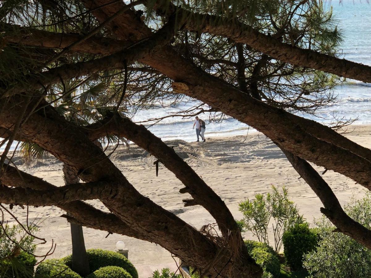 Mali I Robit Beachfront Apartment Golem  Εξωτερικό φωτογραφία