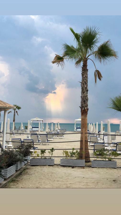 Mali I Robit Beachfront Apartment Golem  Εξωτερικό φωτογραφία